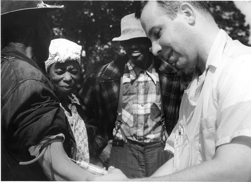 Tuskegee-syphilis-study_doctor-injecting-subject