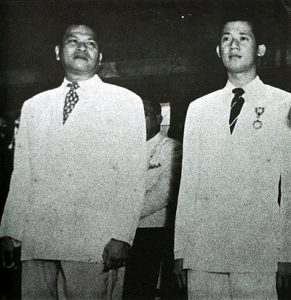 Ramon_Magsaysay_and_Ninoy_Aquino_1951