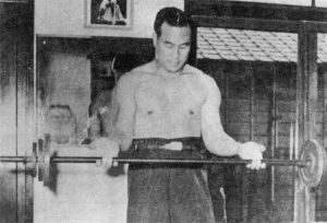 Masutatsu_Oyama_being_trained