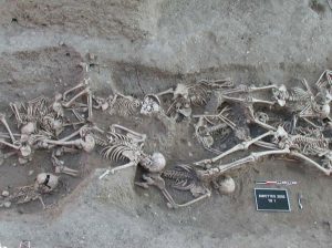 Bubonic_plague_victims-mass_grave_in_Martigues,_France_1720-1721