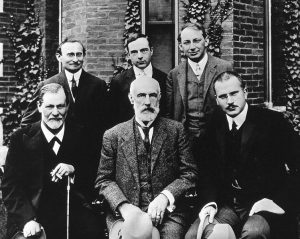 Famous psychologists Hall_Freud_Jung_in_front_of_Clark_1909
