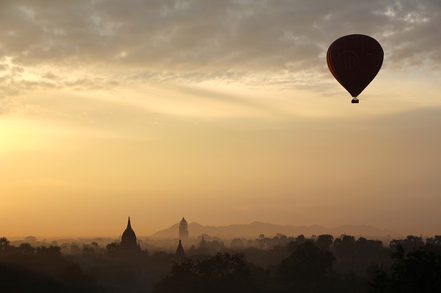 famous duels hot-air-balloon-ride-1029303_640