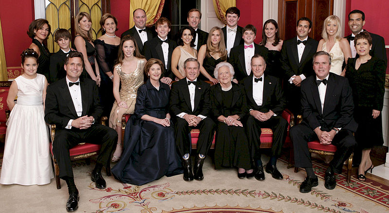 800px-george_w-_bush_and_family