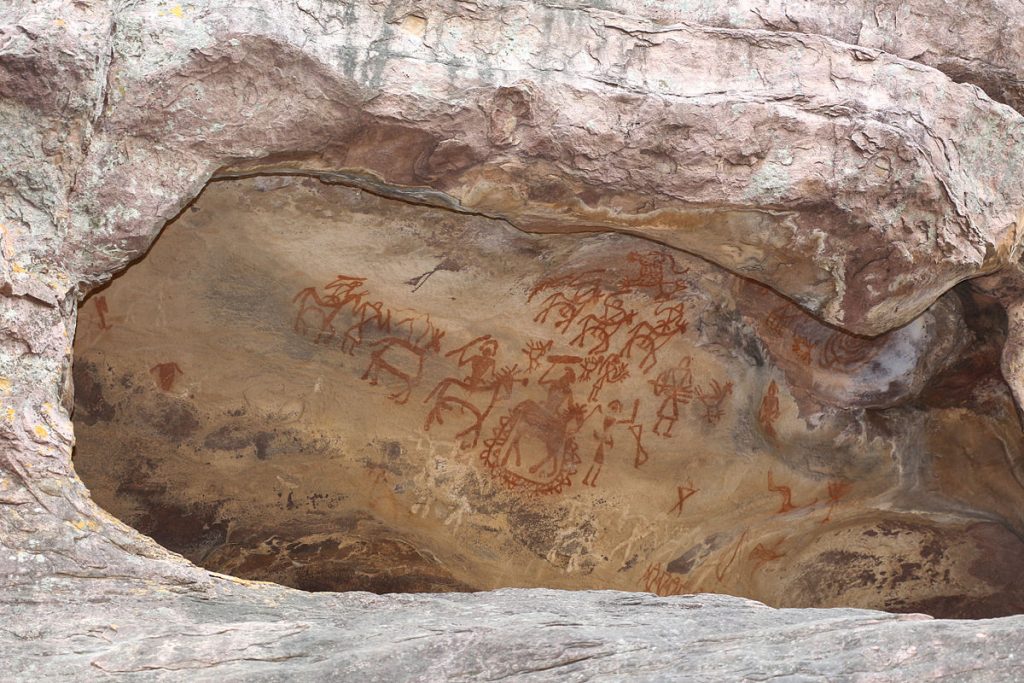 cave paintings Rock_Shelter_8,_Bhimbetka_02