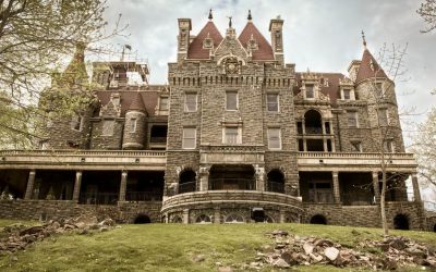 10 Amazing Castles In America